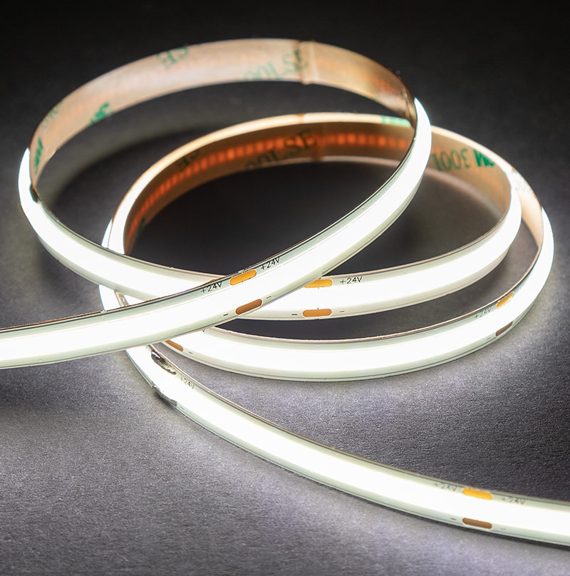 K-StrongLumio LED COB 24V 12W/m teplá, Surface stříbrná, krytka průsvitná, 2m
